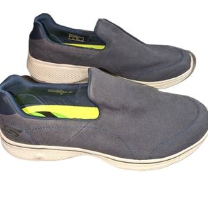 Skechers Go Walk 4 slip on loafers/walking shoes gray sz 9.5